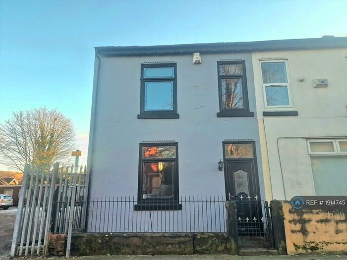 3 Bedroom Semi-Detached House To Rent In Manchester Old Road, Middleton, Manchester, M24