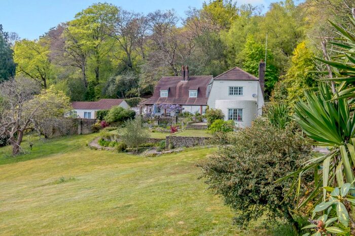 5 Bedroom Detached House For Sale In The Warren, Ewhurst, Cranleigh, GU6