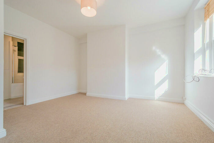 Studio To Rent In Upper Bristol Road, BA1