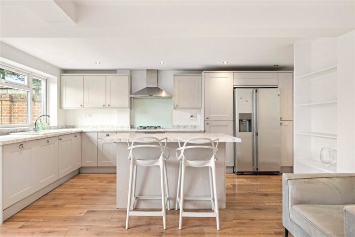 4 Bedroom Detached House To Rent In Greenway Close, West Byfleet, Surrey, KT14