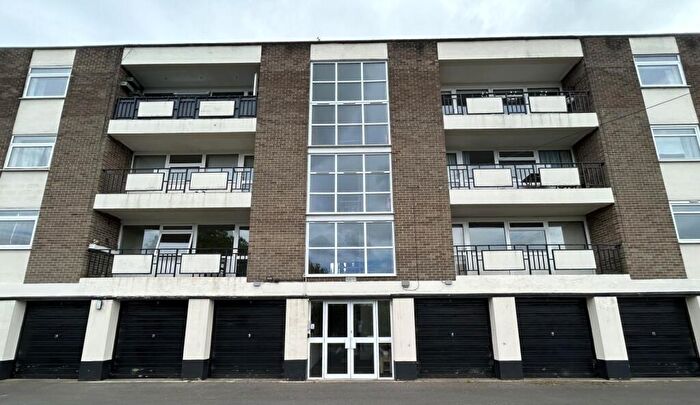 2 Bedroom Apartment For Sale In Hollins Court, Harrogate, HG1