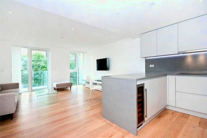 2 Bedroom Flat To Rent In Admiralty House, London, Wapping, E1W