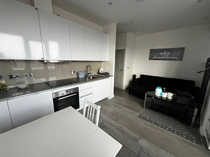 1 Bedroom Flat To Rent In Bath Road, Slough, SL1