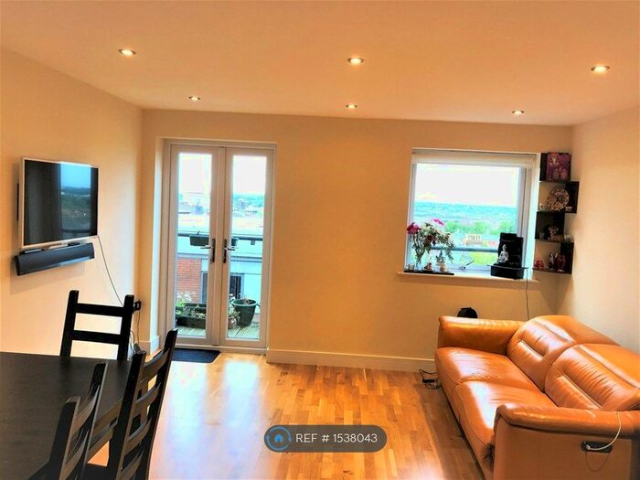 2 Bedroom Flat To Rent In One-Fifty, Swindon, SN1