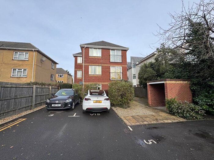 2 Bedroom Apartment To Rent In Richmond Park Road, Bournemouth, BH8
