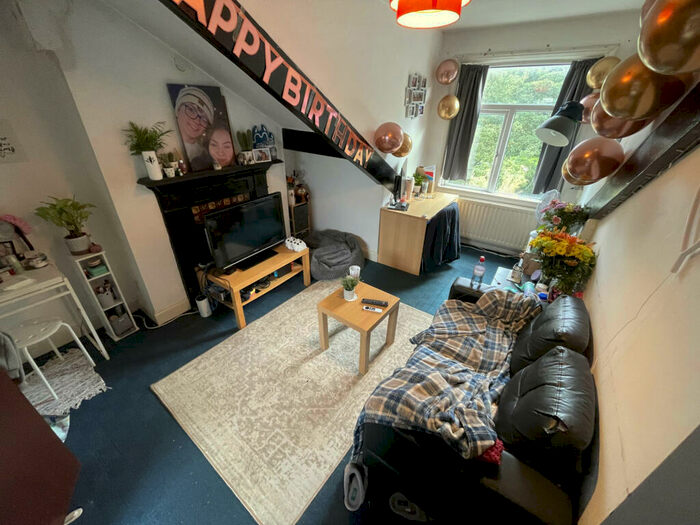 1 Bedroom Apartment To Rent In Hyde Park Road, Leeds, West Yorkshire, LS6