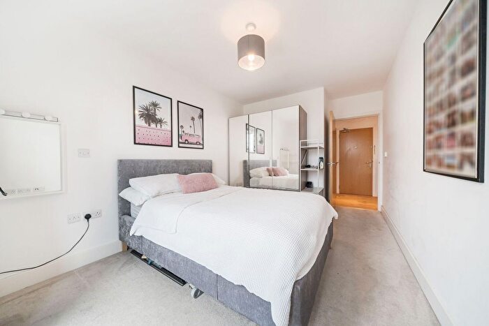 2 Bedroom Flat For Sale In Cavendish Road, Colliers Wood, London, SW19