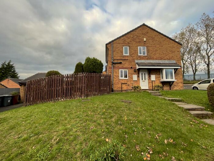 3 Bedroom Detached House To Rent In Ardennes Close, Bradford, BD2