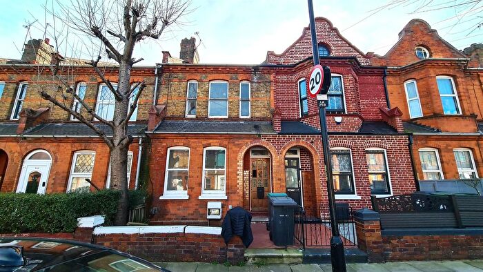 3 Bedroom Terraced House For Sale In Lymington Avenue, Wood Green, N22