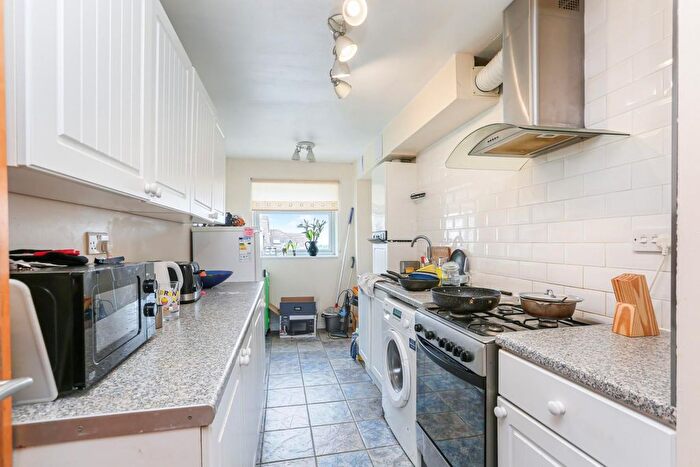 2 Bedroom Flat To Rent In Canonbie Road, London, SE23