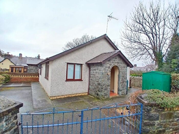 2 Bedroom Semi-Detached Bungalow For Sale In Llanfairfechan, LL33