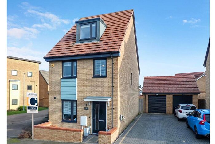 3 Bedroom Detached House For Sale In Berrenda Avenue, Whitehouse, MK8
