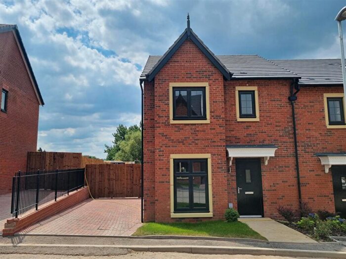 3 Bedroom Semi-Detached House To Rent In Rook Close, Dukinfield, SK16