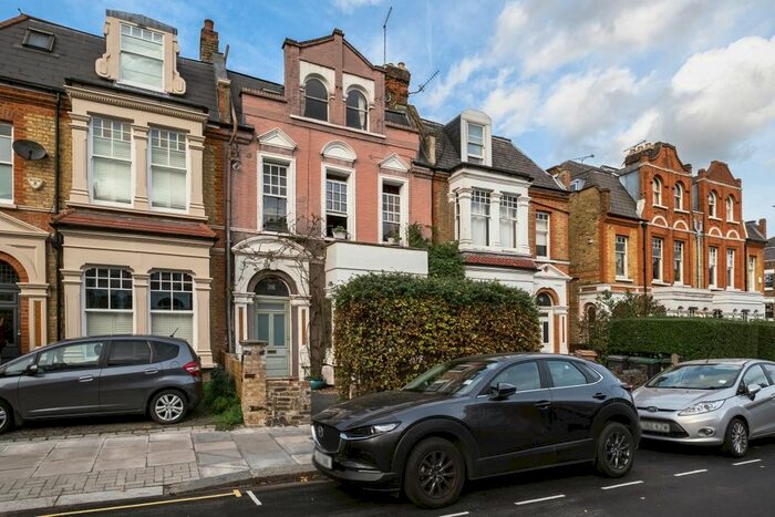 3 Bedroom Flat To Rent In Weston Park, London, N8