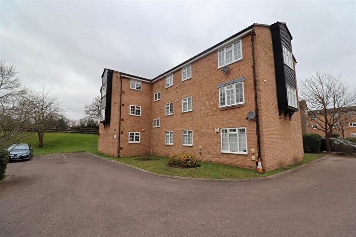 2 Bedroom Flat To Rent In Mayford Close, Beckenham, BR3