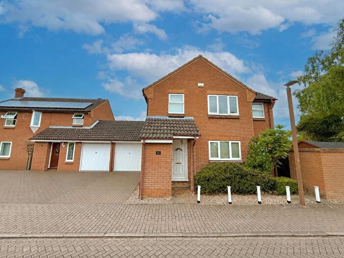 4 Bedroom Detached House For Sale In Stokenchurch Place, Bradwell Common, Milton Keynes, Buckinghamshire, MK13