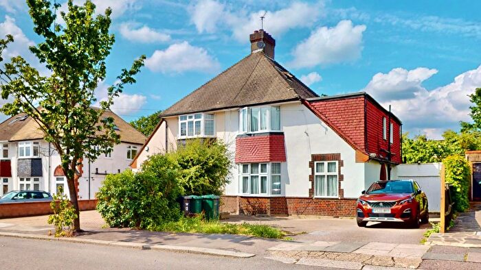 3 Bedroom Semi-Detached House For Sale In Westfield Road, London, NW7