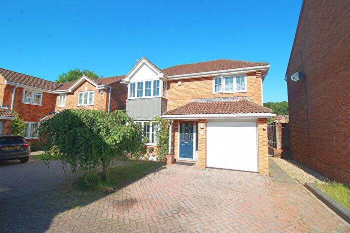 4 Bedroom Detached House For Sale In Pipit Close, Waterlooville, PO8