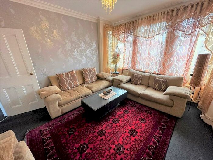 2 Bedroom Flat To Rent In Cunningham Park Harrow, Middlesex, HA1