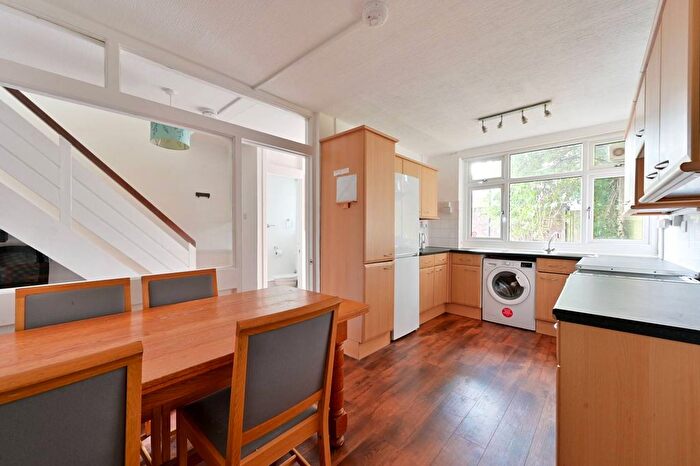 4 Bedroom Property To Rent In Laverstoke Gardens, Putney, London, SW15