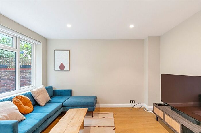4 Bedroom Terraced House To Rent In Rigge Place, SW4