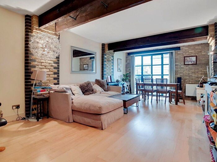 2 Bedroom Apartment For Sale In Millennium Drive, London, E14