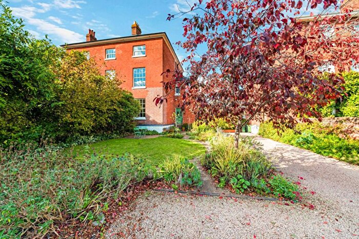 4 Bedroom Semi-detached House For Sale In Worcester, Worcestershire, WR1