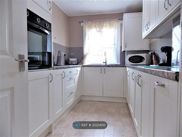 2 Bedroom Flat To Rent In Earn Crescent, Dundee, DD2