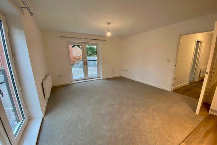 2 Bedroom Flat To Rent In Electric Close, Godalming, GU7