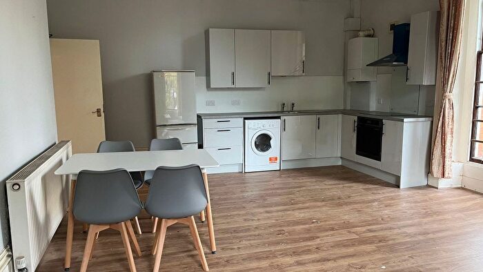 1 Bedroom Flat To Rent In Swinton Grove, Manchester, M13
