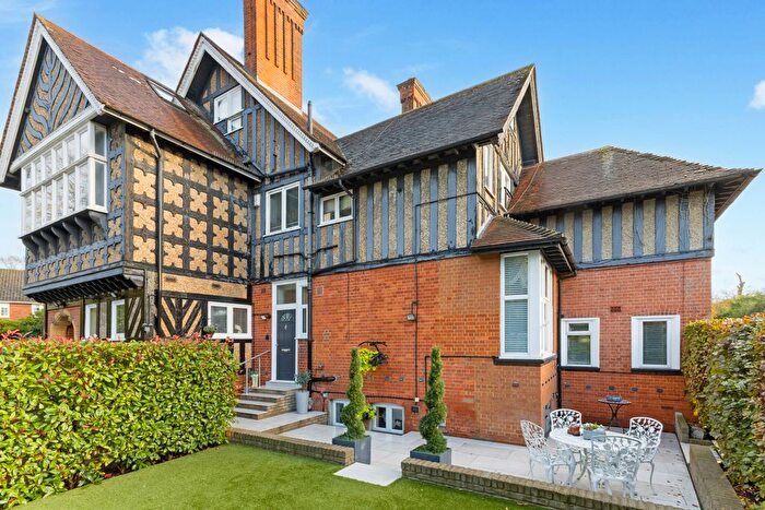 3 Bedroom Flat For Sale In Gordon Avenue, Stanmore, HA7