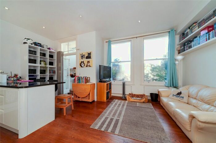2 Bedroom Flat To Rent In Schubert Road, Putney, London, SW15