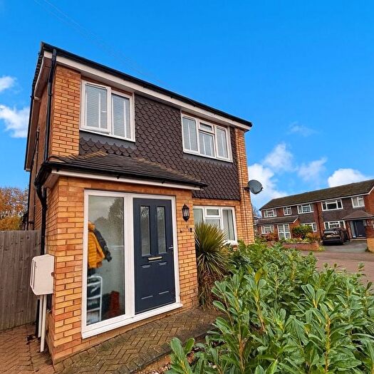 2 Bedroom Flat For Sale In Ringway Road, Park Street, St. Albans, Hertfordshire, AL2