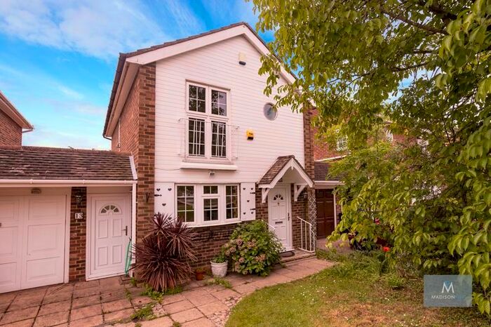 3 Bedroom Semi-Detached House To Rent In Alderton Rise, Loughton, IG10