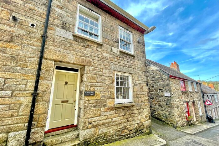 2 Bedroom Cottage For Sale In New Street, Penryn, TR10