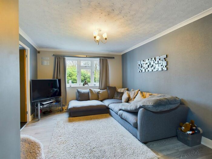 2 Bedroom Flat To Rent In Redmayne Drive, Chelmsford, CM2