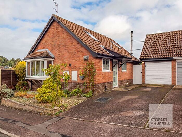 3 Bedroom Chalet For Sale In Brambles Close, Spixworth, Norfolk, NR10