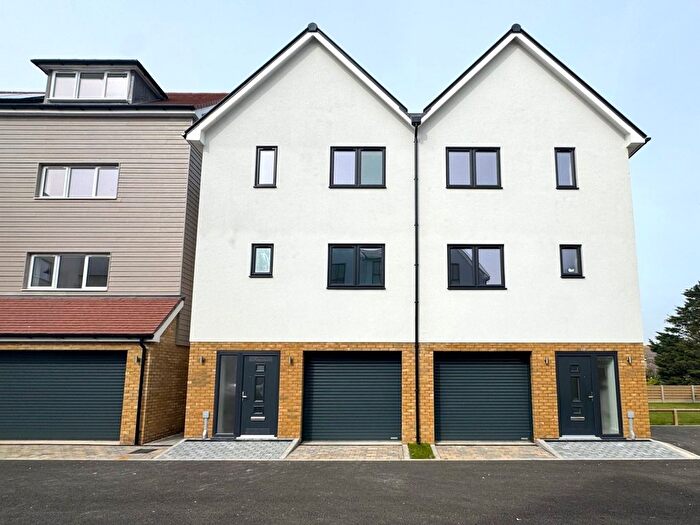 3 Bedroom Semi Detached House To Rent In Waves Way, St Marys Bay, TN29