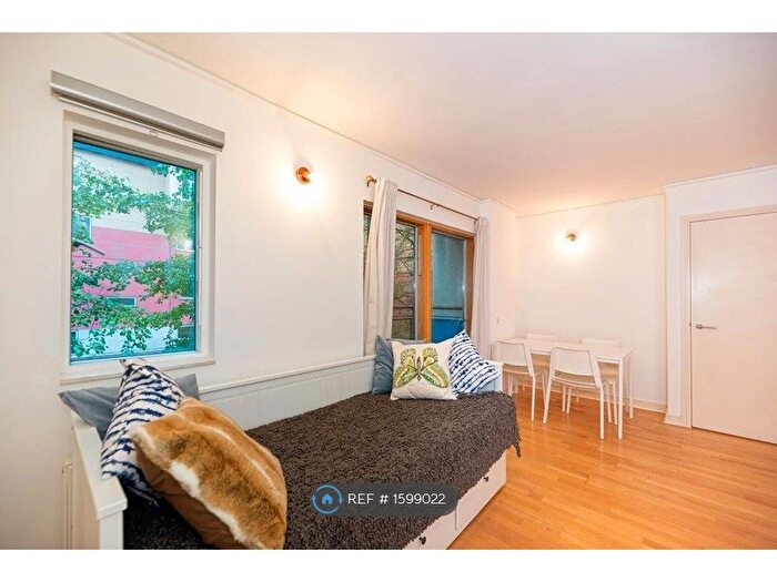 1 Bedroom Flat To Rent In Maurer Court, London, SE10