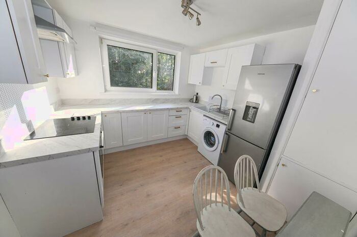 2 Bedroom Flat To Rent In Copper Beech Drive, Portsmouth, PO6