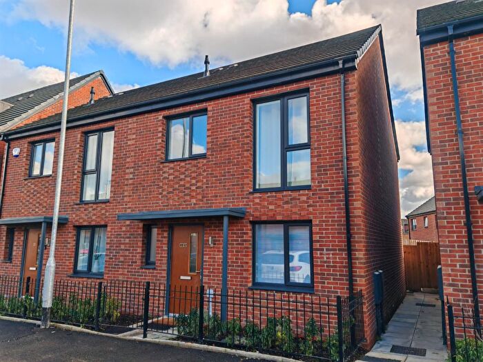 3 Bedroom Town House To Rent In Amersham Street, Salford, M5