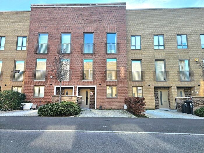 4 Bedroom Terraced House To Rent In Hart Way, Rainham, Essex, RM13