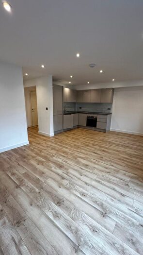 1 Bedroom Flat To Rent In High Street, Hounslow, TW3