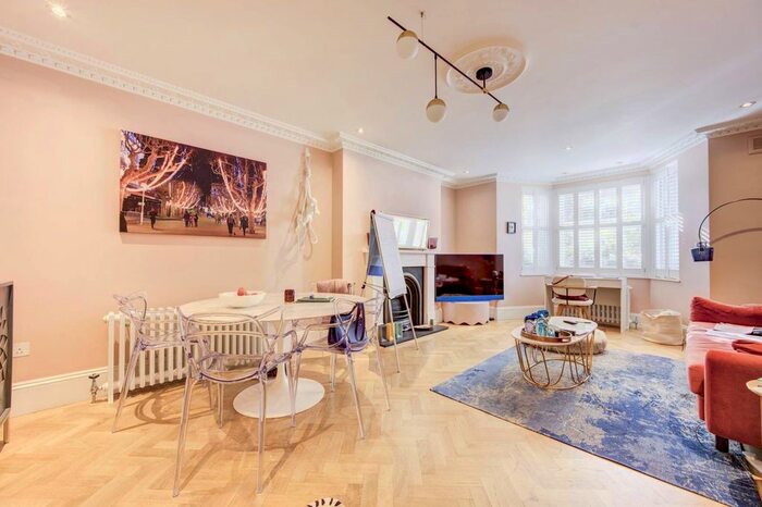 2 Bedroom Flat To Rent In Redcliffe Gardens, Chelsea, London, SW10