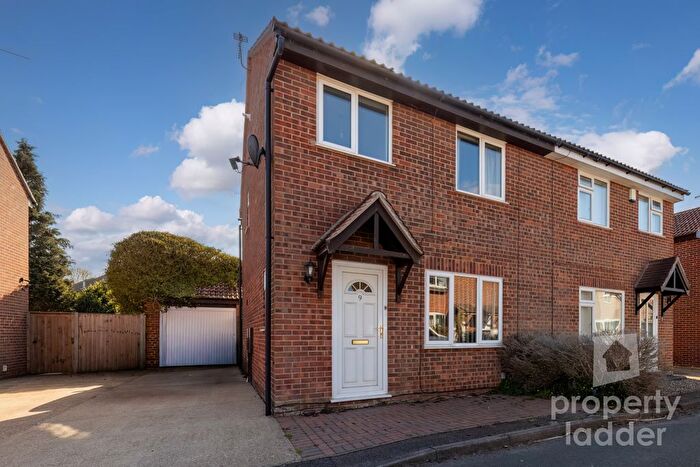 3 Bedroom Semi Detached House For Sale In Lindley Close, Norwich, NR6