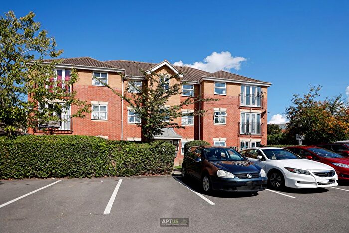 2 Bedroom Flat For Sale In Baxter Close, Slough, SL1
