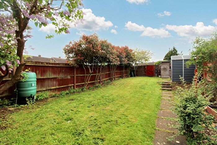 3 Bedroom Terraced House For Sale In Broadwater Crescent, Stevenage, SG2