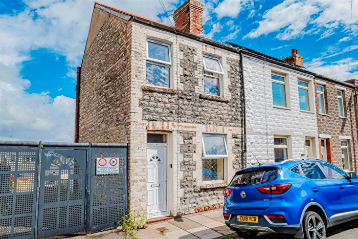 3 Bedroom End Of Terrace House For Sale In Lee Road, Barry, CF63