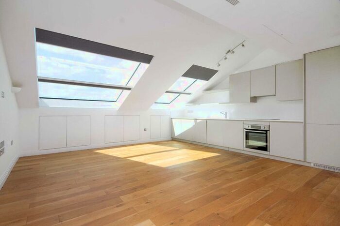 2 Bedroom Flat To Rent In Western Avenue, Perivale, Greenford, UB6