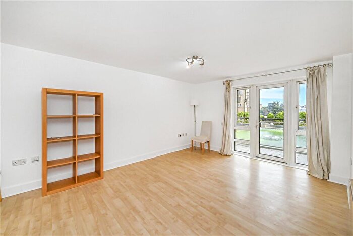 2 Bedroom Apartment To Rent In St. Davids Square, London, E14